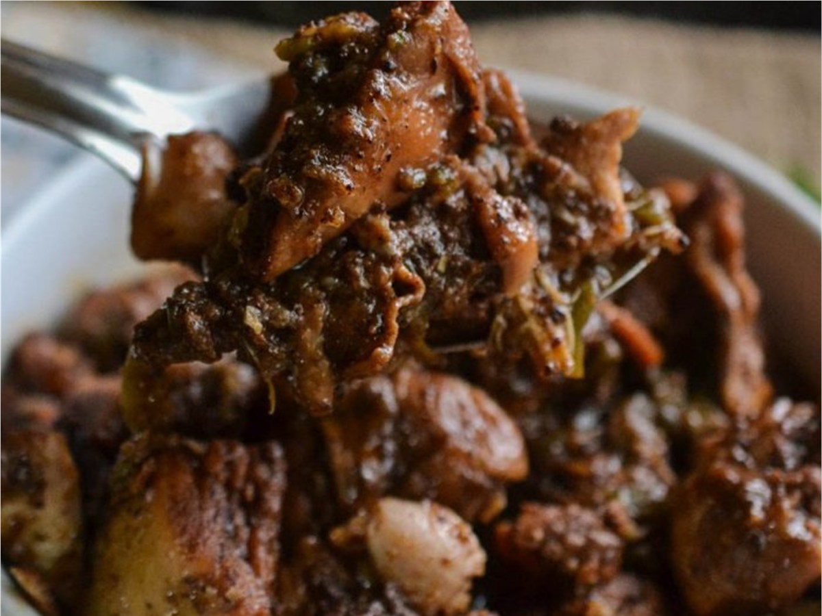 Jamaican brown stew chicken, a gluten-free Caribbean dish